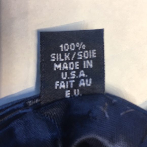 Tommy Hilfiger red with blue and gold diagonal stripes, 100% silk tie. LIKE NEW - Picture 8 of 9